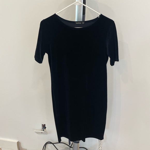 Boohoo straight cut velvet mini dress - Picture 3 of 3
